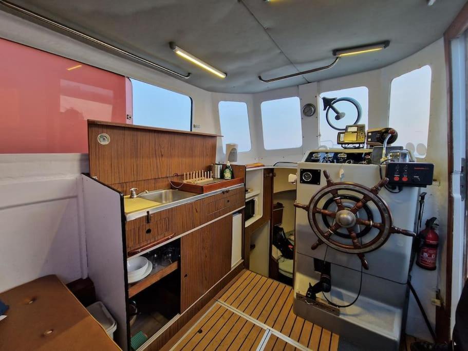 Botel Primavera Sound Romantic Fisherboat *